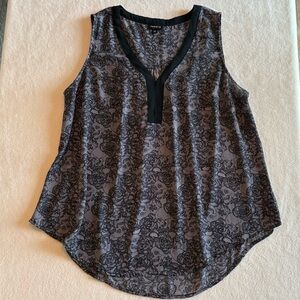 Torrid Black and Gray Tank Floral Lace Sleeveless Blouse V-neck EUC size 00